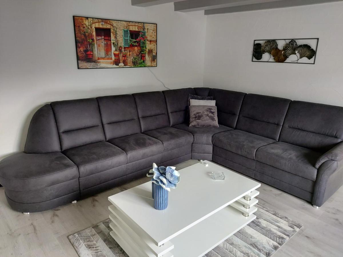 Familyhome Lopora Medebach Exteriér fotografie