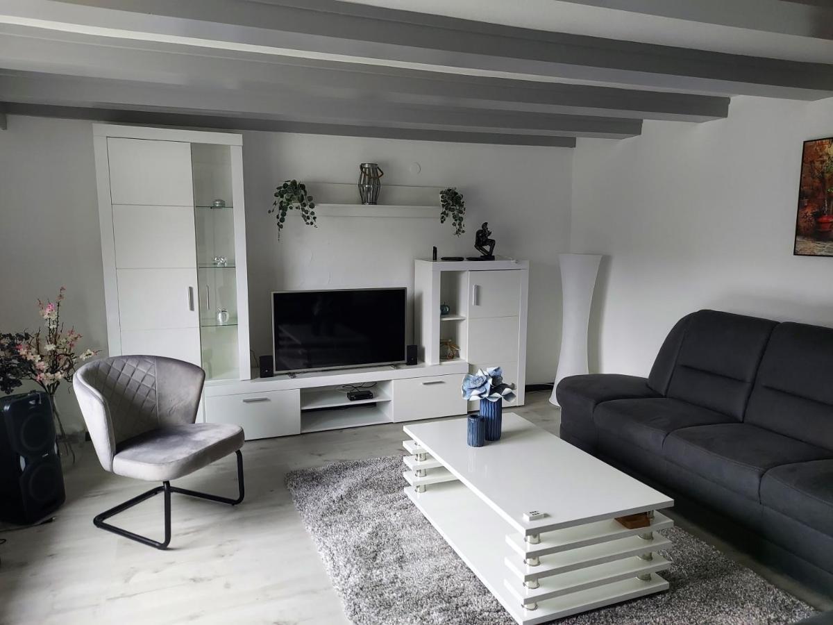 Familyhome Lopora Medebach Exteriér fotografie